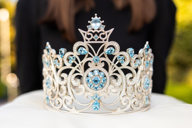 Виктория Апанасенко передала корону "Мисс Украина Вселенная", но победительницу уже успели раскритиковать (ФОТО) - фото №1