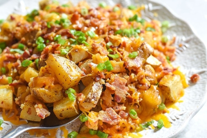 Як приготувати картоплю з беконом і сиром