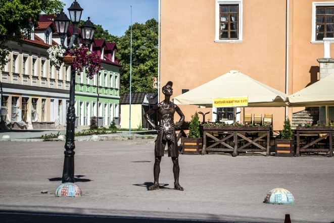 Памятник туристу Каменец-Подольский