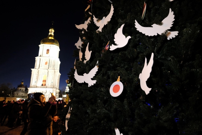 Вопреки войне. Как выглядят главные елки в украинских городах в 2022 году (ФОТО) - фото №3