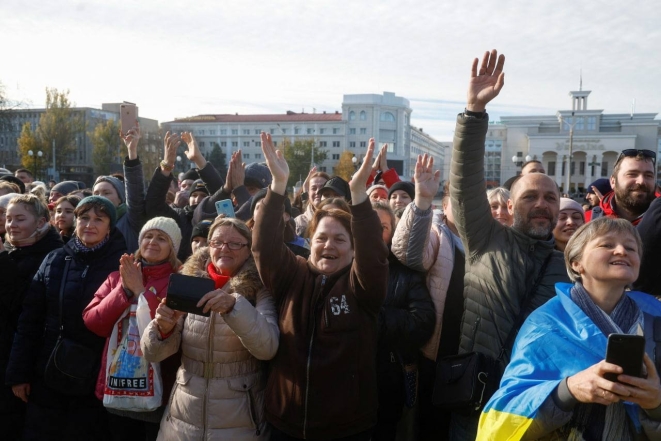 Президент Украины Владимир Зеленский посетил освобожденный Херсон (ФОТО) - фото №3