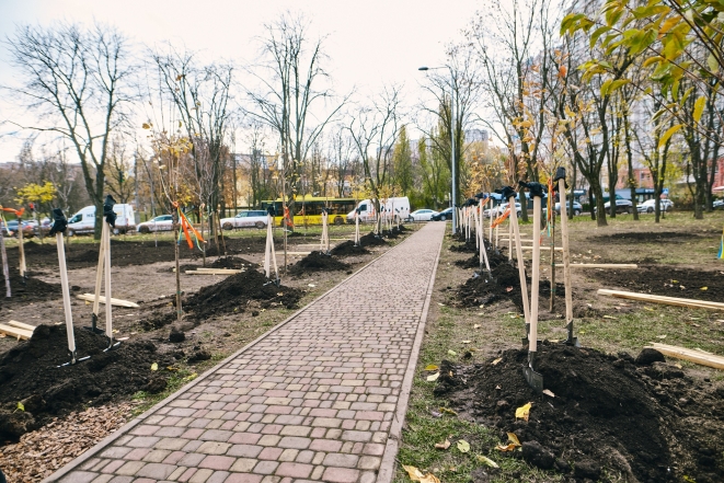 "Аллея женской силы" в парке “Юность”, Киев