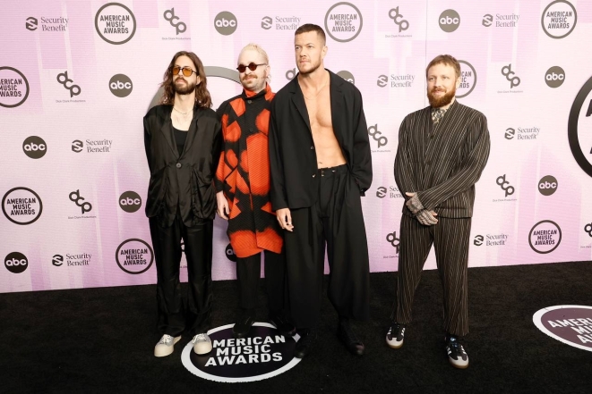 Лучшие образы звезд на красной дорожке American Music Awards 2022 (ФОТО) - фото №6