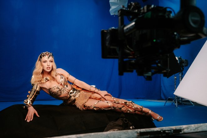 Оля Полякова "Warrior" - дивитися новий кліп, частково згенерований штучним інтелектом