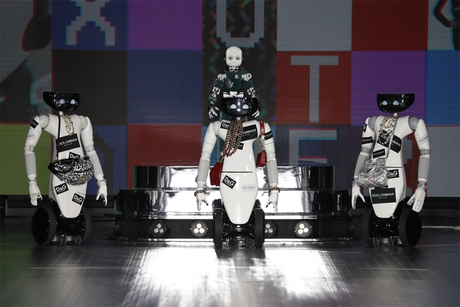 Роботы, поколение Z и киберкультура: Dolce&Gabbana представили новую коллекцию (ФОТО) - фото №6