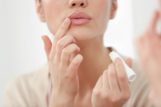 Как быстро вылечить заеды в уголках рта: эффективные способы - фото №1