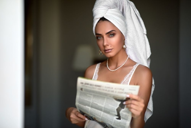 Горячее полотенце, бигуди и косички: как сушить волосы, если нет электричества? - фото №1