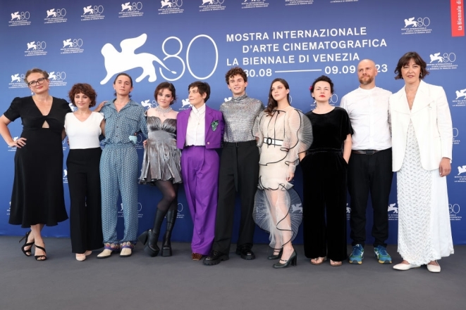 80-й Венецианский кинофестиваль подошел к концу: кому достался "Золотой лев" и другие награды - фото №10
