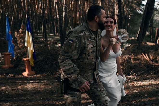 Украинская снайперша Евгения Эмеральд станет мамой во второй раз - фото №1