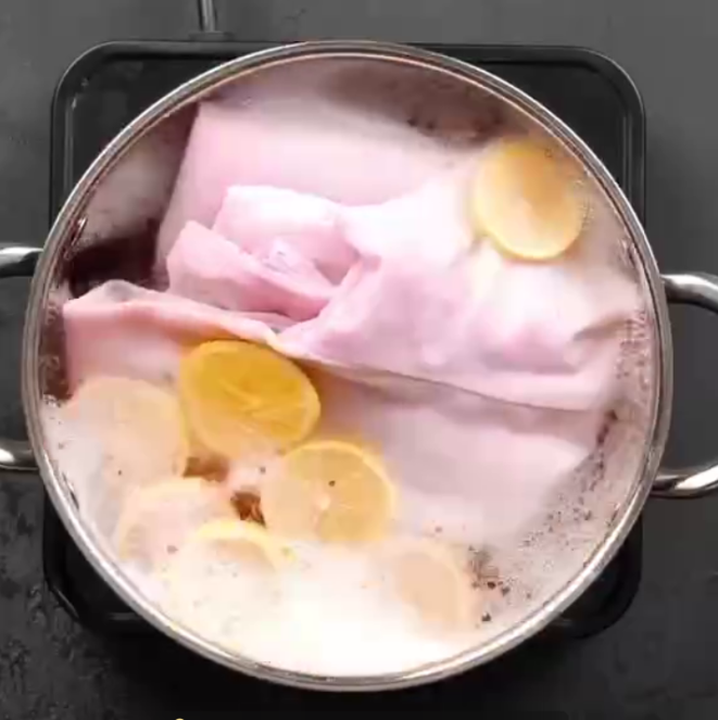 Кипить вода з лимоном