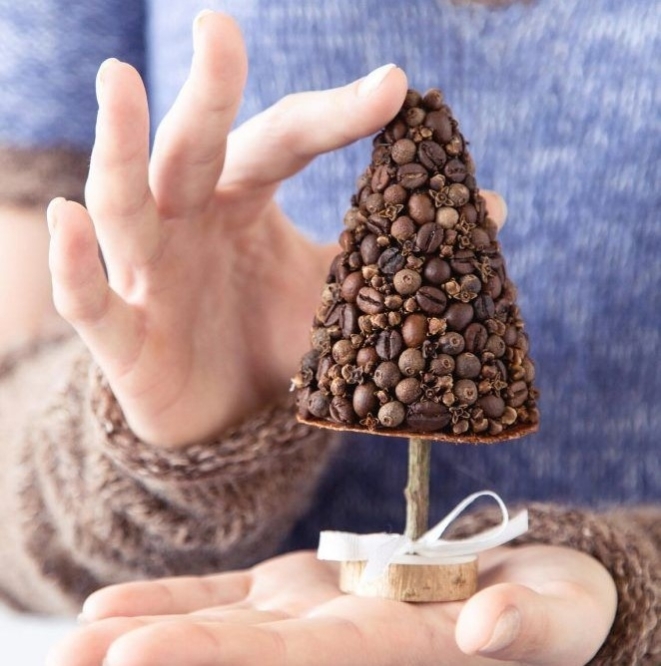 Пахучі ялинки: декоруємо оселю зимовими прикрасами з кави (ФОТО) - фото №7