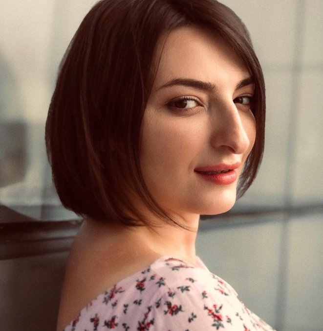 Схудла на 30 кг та живе з батьками. 10 фактів про зірку "Жіночого Кварталу" Анастасію Оруджеву - фото №1