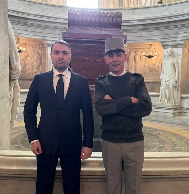 Как выглядит сейчас Кирилл Буданов в костюме — фото