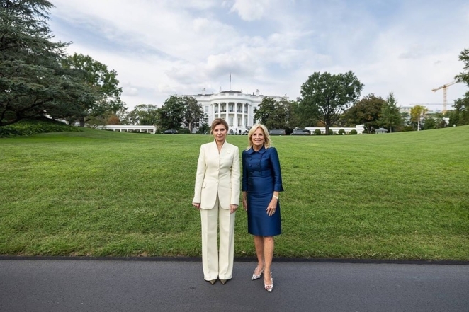 Дві ікони стилю: Олена Зеленська та Джилл Байден зачарували ефектними образами у Білому домі (ФОТО) - фото №3