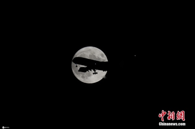 Невероятную Голубую Луну видели этой ночью в разных уголках Земли: зрелище действительно поразительное! (ФОТО) - фото №3