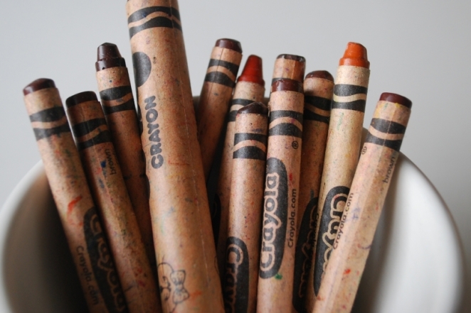 Восковые карандаши помогут замаскировать царапины