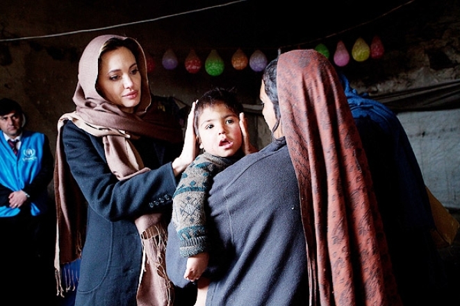 Анджелина Джоли завела страницу в Instagram для поддержки афганцев - фото №1