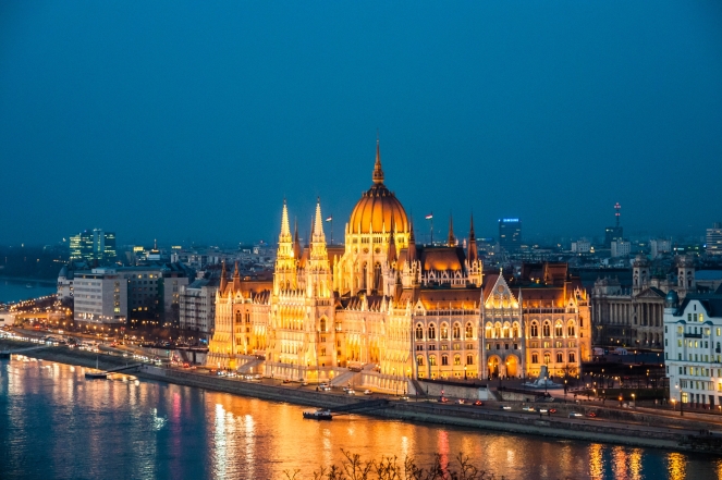 Будівля угорського парламенту в Будапешті