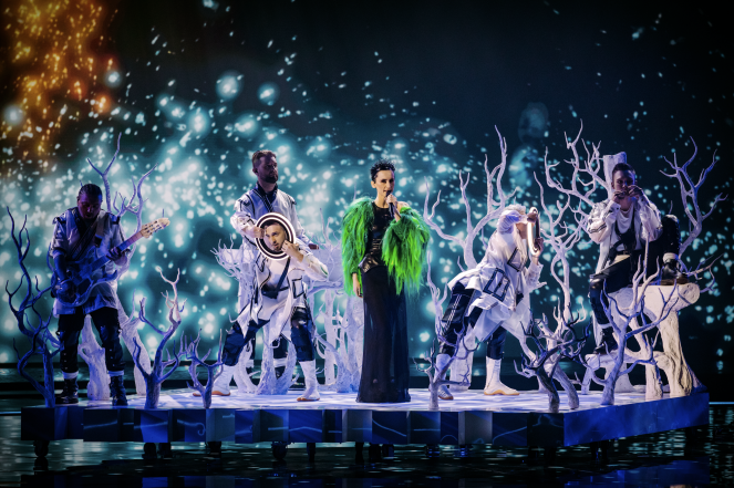 Солистка группы Го, фото