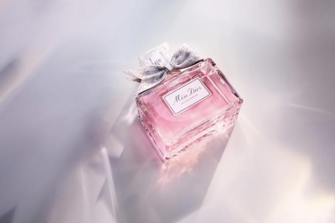 Натали Портман стала лицом новой версии аромата Miss Dior - фото №2