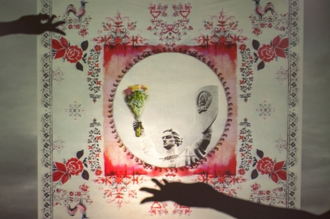 Художниця ZINAIDA на UFW NoSS 2021 презентувала колекцію хустин, орнаментовану принтами Батьківщини-матері (ФОТО) - фото №3