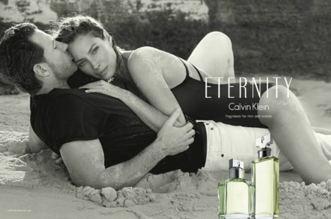 Вечная любовь: супермодель Кристи Тарлингтон и ее муж снялись в рекламе духов Calvin Klein (ФОТО) - фото №1