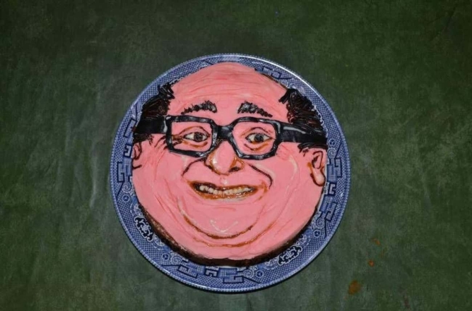 Торт с лицом Дэнни Де Вито