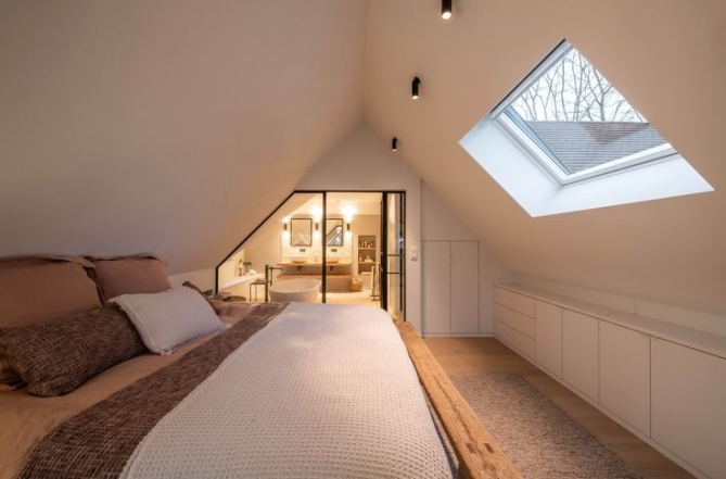 Комната под крышей: как скошенный потолок может стать уютной изюминкой (ФОТО) - фото №16