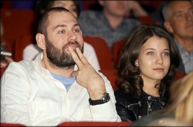 Семен Слепаков и Аглая Тарасова впервые после слухов о романе вышли в свет вместе - фото №2