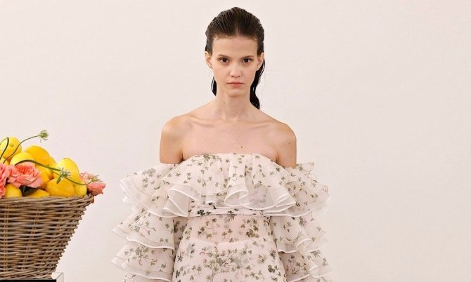 Флористический принт "по-взрослому": как выглядеть статусно в "цветочных" образах (ФОТО)