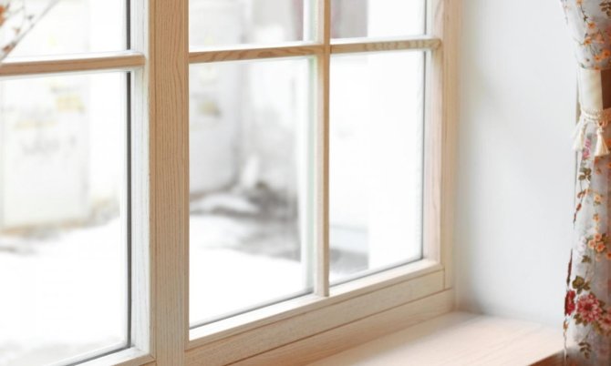 Это буквально "высасывает" тепло из квартиры: что положить на подоконник, чтобы стало значительно теплее