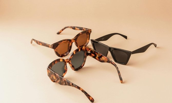 Більше жодних подряпин: хитрий спосіб очистити лінзи сонцезахисних окулярів