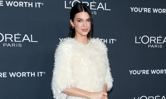 Модный лайфхак от Кендалл Дженнер: как сделать черно-белый образ дорогим и интересным (ФОТО)