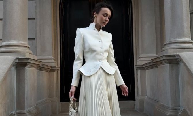 Белая невесомость: почему Cloud Dancer стал главным цветом 2026 года и как его стилизовать в гардеробе (ФОТО)