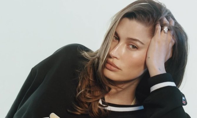 Эффект Хейли Бибер: как превратить обычные джинсы в супермодный лук (ФОТО)