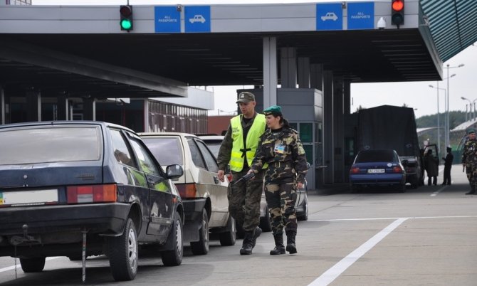 "Правило 10 тисяч" на кордоні: що варто знати українцям, які везуть з собою великі суми