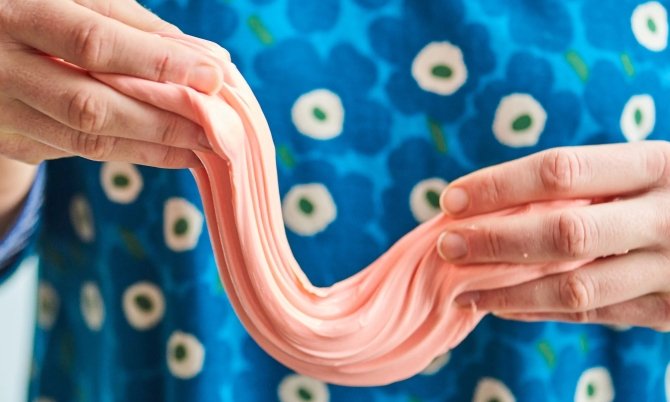 На один головний біль мами менше: як позбутися слідів слайму на одязі (ВІДЕО)