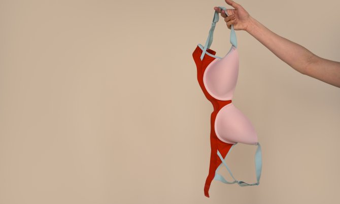 "Колючая" измена: что делать, если косточка бюстгальтера вылезла в самый удобный момент