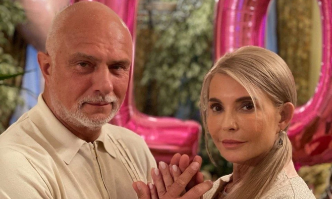 Модный выход в суд: стала известна стоимость аксессуаров Юлии Тимошенко и ее мужа (ФОТО)