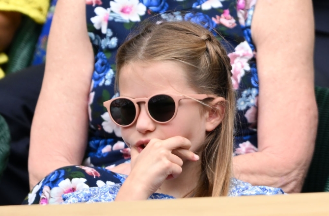 Принцесса Шарлотта выдала все свои эмоции на Уимблдонском турнире: забавные фото - фото №4