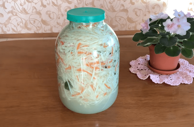 Как приготовить сочную квашеную капусту — рецепт с рассолом
