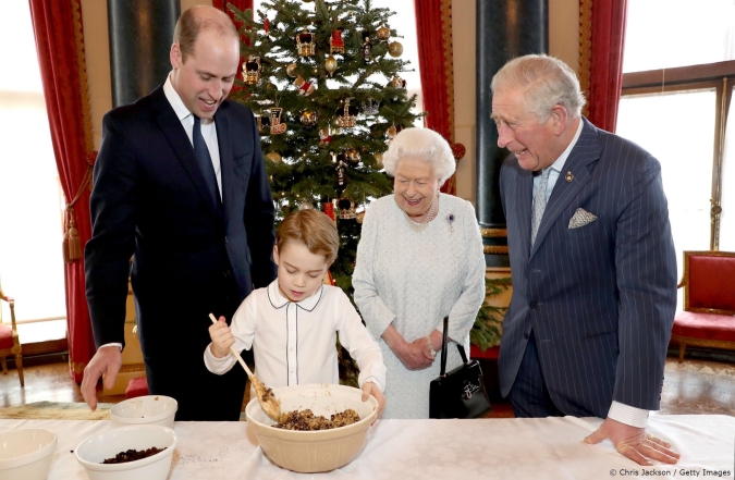 Стало известно, как королева Елизавета II планирует провести Рождество 2020 - фото №2