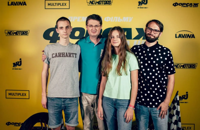 Ігор Кондратюк і його діти, фото