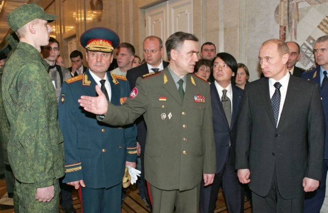 Валентин Юдашкін розробив форму для російської армії