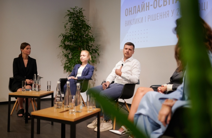 Володимир Найдюк під час дискусії "Онлайн-освіта для дітей 2020: виклики і рішення"