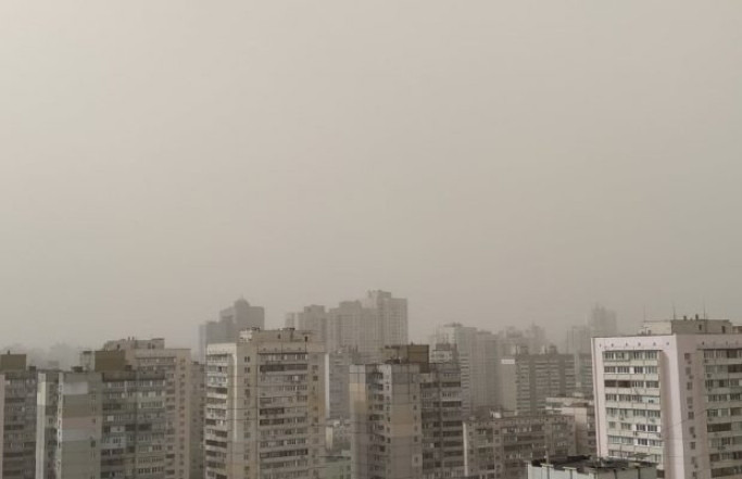Киевскую область накрыла пылевая буря: уже есть пострадавшие (ФОТО+ВИДЕО) - фото №2