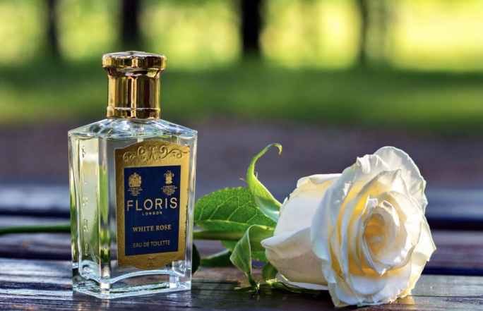 Квіти, пудра та бергамот: якими парфумами користувалися Грейс Келлі, принцеса Діана та королева Єлизавета II - фото №3
