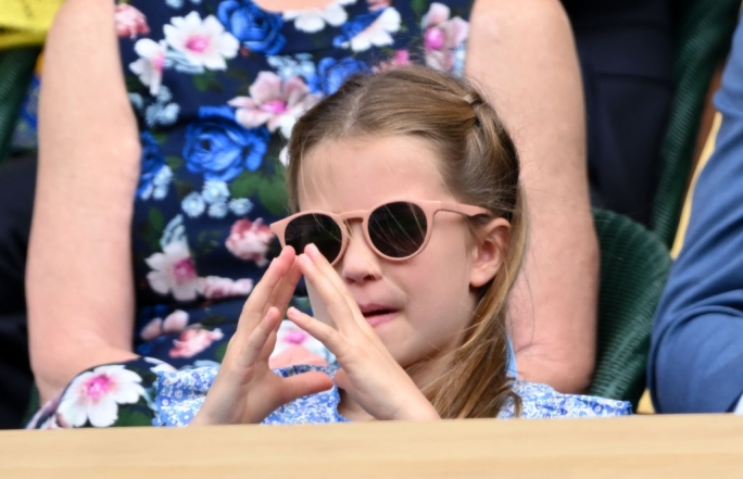 Принцесса Шарлотта выдала все свои эмоции на Уимблдонском турнире: забавные фото - фото №3