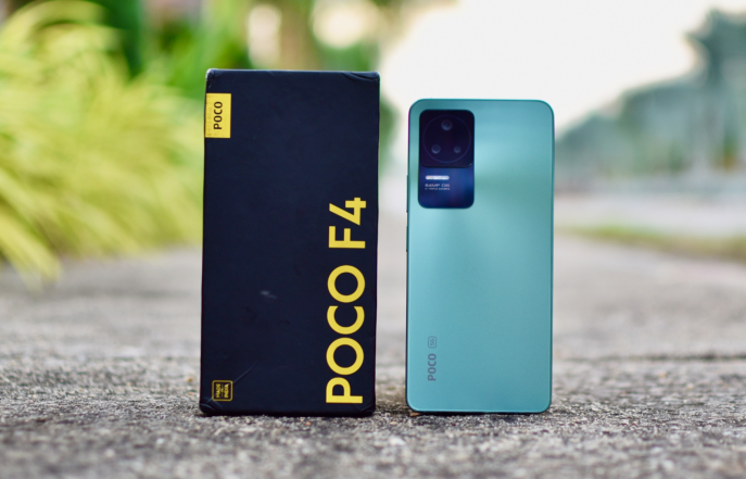 Мобільний телефон POCO F4 у бірюзовому кольорі, фото