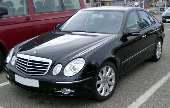 Черный Mercedes-Benz E-Class W211